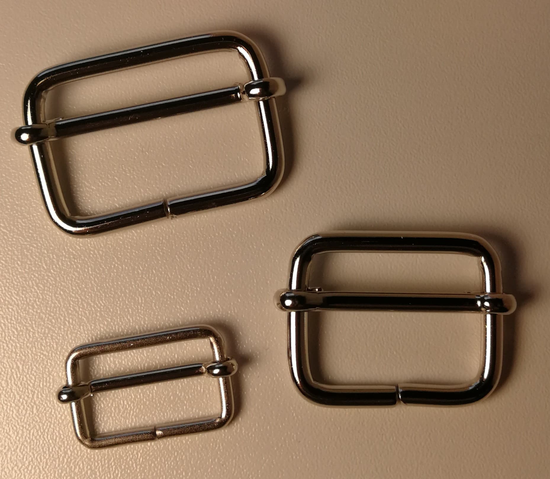 Hihnan kiristin, Lankalenkkisolki, metallia